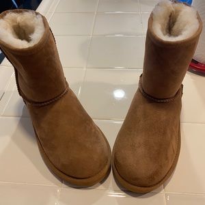 UGG boot Classic short, kids size 3 chestnut